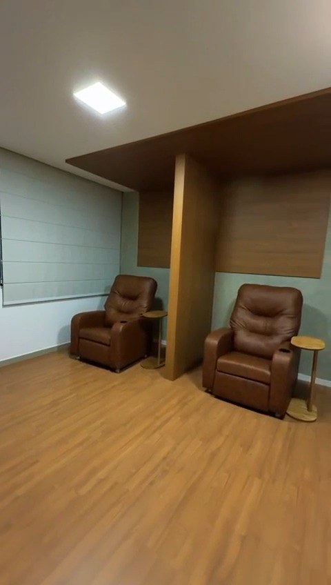 Sala de espera com poltronas confortáveis